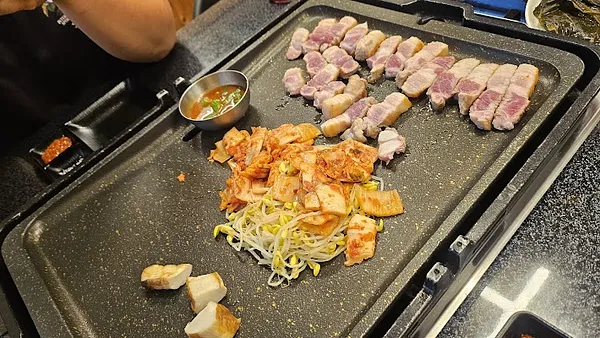 왕돌판삼겹살 &삼겹살쌈밥