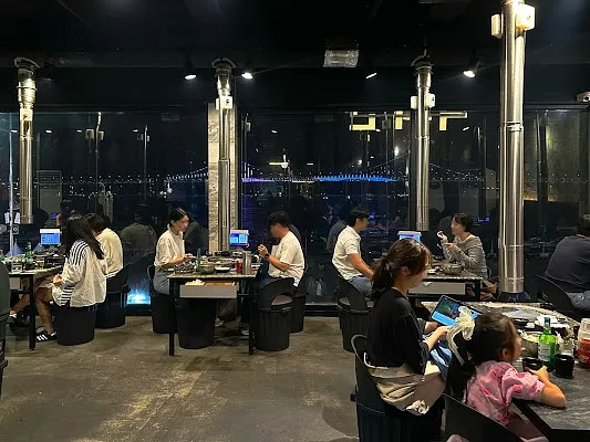 석화연 Seokhwayeon (Korean pork BBQ restaurant)