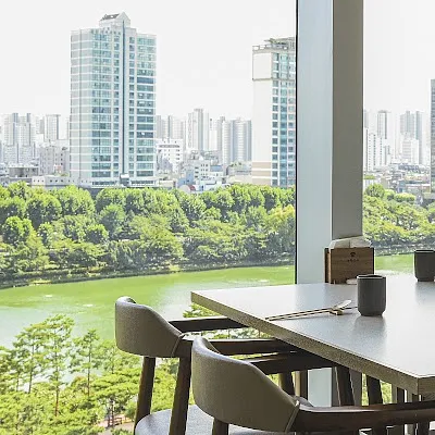 동화고옥 롯데월드몰점(Bloom in the Palace)