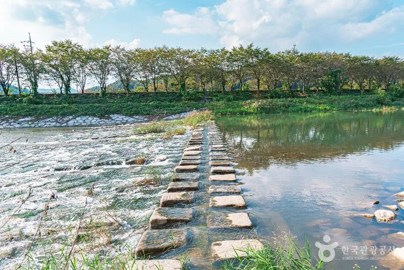 경천애인 징검다리길